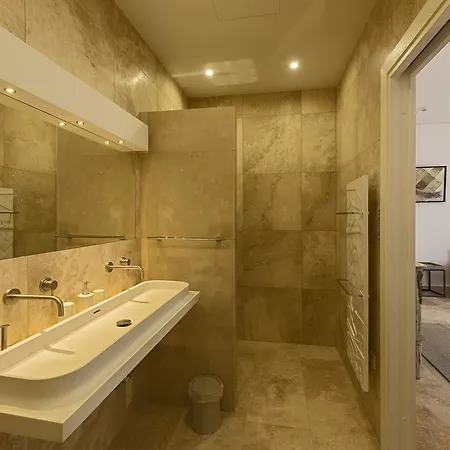 The Snop House Bed & Breakfast 4*