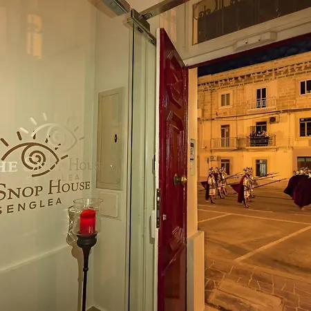 The Snop House Bed & Breakfast 4*