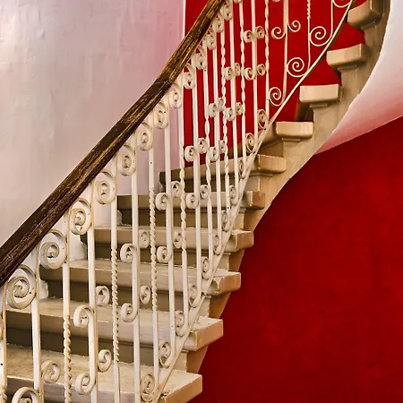 The Snop House Bed & Breakfast 4*