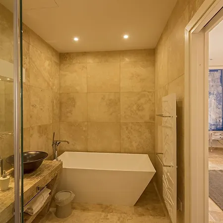 The Snop House Bed & Breakfast 4*