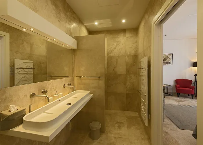 The Snop House Bed & Breakfast 4*